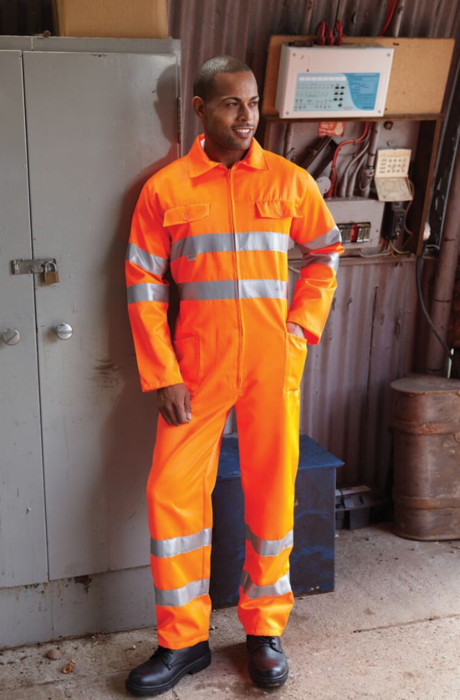 Importance of protective clothing for workers at construction